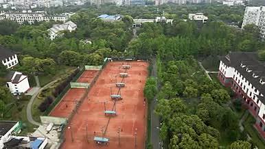 学生操场网球活动航拍及空镜实拍（4K）视频的预览图